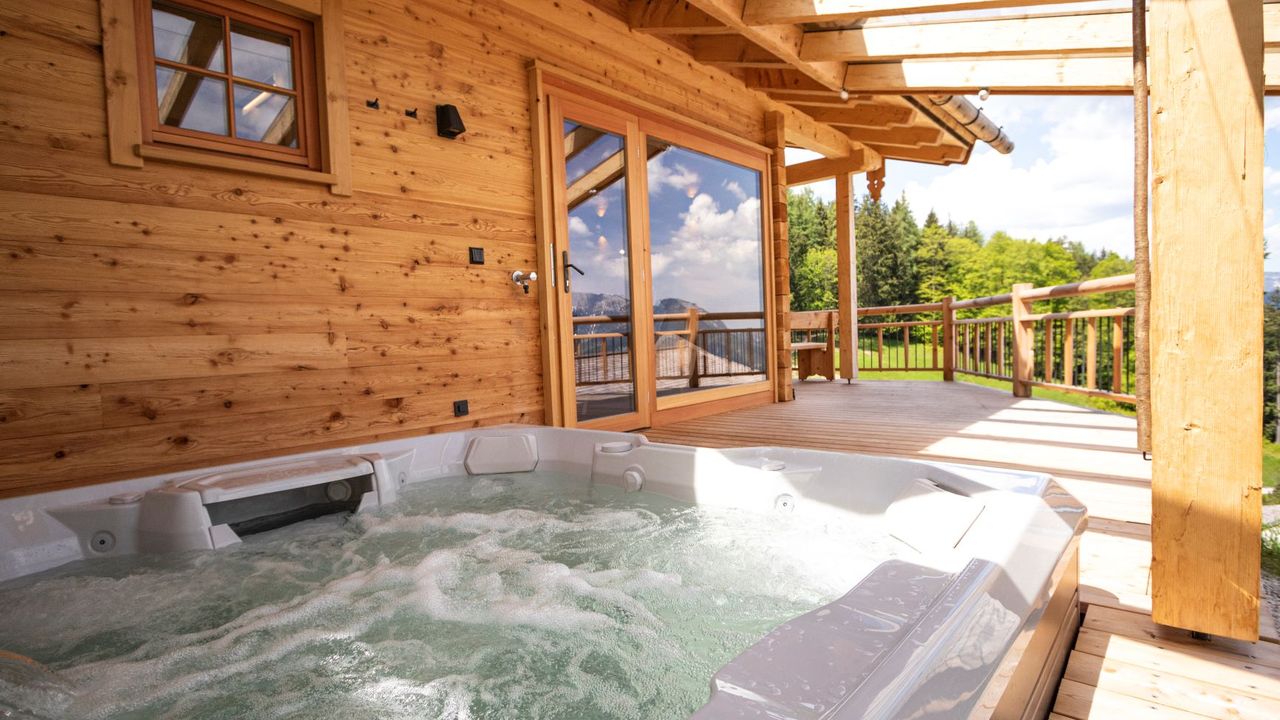Whirlpool mit Bergblick Whirlpool mit Bergblick
